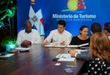 MITUR y guías turísticos firman acuerdo para mejorar calidad del servicio a turistas.