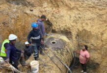 Camión perforador daña línea impulsión y obliga cierre acueducto Oriental (Barrera de Salinidad).