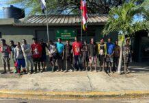 Ejército detiene a 16 indocumentados que intentaban evadir puesto de chequeo en Montecristi.