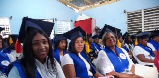 Desarrollo de la Comunidad impulsa el emprendimiento local; gradúa decenas de mujeres en San Cristóbal.