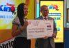 LEIDSA entrega 25 millones a joven ganadora del Súper Kino Tv.