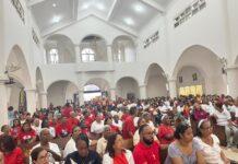 Monseñor Manuel Antonio Ruiz convoca a la Renovación Carismática a ser «luz activa en medio de la oscuridad» durante la Solemnidad de Pentecostés.