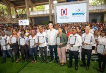 Presidente Abinader entrega 1,099 títulos de propiedad que benefician a más de 4,000 personas de Villa Linda, Palmarejo y Pantoja; garantiza seguridad jurídica y un ahorro de RD$87 millones.