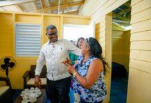 Propeep entrega dos casas construidas, amuebladas y equipadas a familias de escasos recursos en Cevicos.