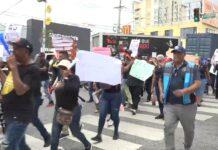 Empleados administrativos amenazan con paralizar escuelas por reclamo salarial