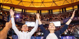 Carolina Mejía presenta a Ricardo de los Santos como su jefe de campaña