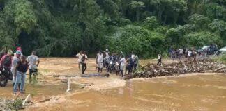 Colapsa puente provisional entre Don Juan y Yamasá por las lluvias