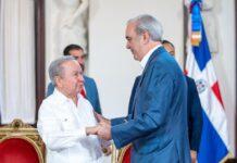 Presidente Abinader entrega premios Adulto Mayor del Año a Ellis Pérez y Protector de la Persona Envejeciente al Hogar de Ancianos Nuestra Señora del Carmen de Higüey