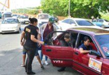 Conductores expresan disgustos por constantes alzas de los precios de los combustibles